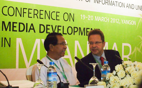 © Sara Gabai - Conference on Media Development in Myanmar, 2012. H.E. Kyaw Hsan, Minister of Information and Culture and Mr. Etienne Clement, UNESCO.