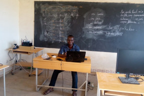 La UNESCO se asocia con Spacecom para llevar el aprendizaje digital a las escuelas rurales de Côte d'Ivoire