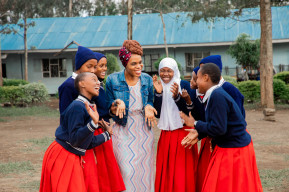 2022 UNESCO Prize for Girls' and Women's Education: mentoring programmes from Cambodia and Tanzania chosen as laureates