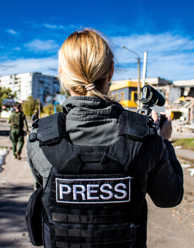 UNESCO, in partnership with the National Union of Journalists of Ukraine (NUJU) and the International Federation of Journalists (IFJ), has just launched a programme to support Ukrainian journalists with emergency grants to continue their work providing essential information to the public. 