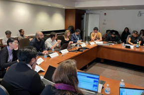 Nueva investigación sobre el marco regulatorio para contrarrestar el contenido dañino en línea en Colombia es lanzado en la conferencia del Día Mundial de Libertad de Prensa