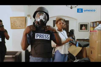 UNESCO distribue des kits d'équipement de sécurité aux journalistes haitiens
