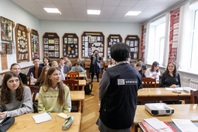 Educación en Ucrania: La UNESCO moviliza 12 millones de dólares para intensificar su acción sobre el terreno
