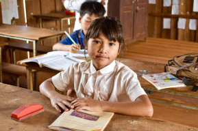 Faire progresser l’enseignement multilingue par l’alphabétisation : difficultés et solutions