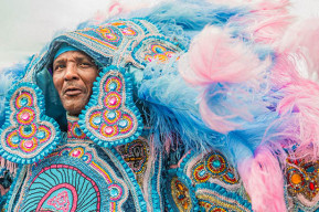 Новый Орлеан: чернокожий парад в честь индейцев Великих равнин