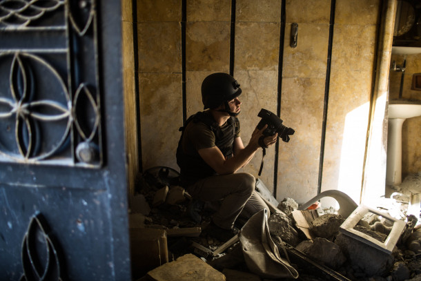 Journalist in war zone