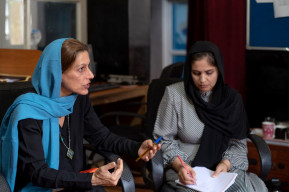 Resiliencia en medio de la adversidad: Hamida Aman, fundadora de la radio Begum dirigida por mujeres, fortalece las voces de mujeres afganas