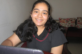 女童与妇女教育奖得主帮助斯里兰卡女生学习编程，增强自信