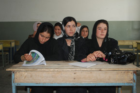 Capacitar a las docentes afganas refugiadas en Irán
