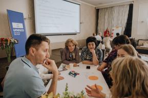 Ukraine: 15,000 school psychologists trained by UNESCO to support learners and teachers