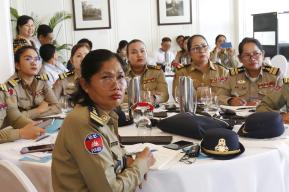 Phnom Penh Municipal Police engage in discussions with women journalists to foster collaboration and strengthen their safety