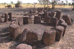 الدوائر المغليثية المتعلّقة بالآثار السابقة للتاريخ المبنية على الحجارة الضخمة في كونفدرالية السنغال وغامبيا